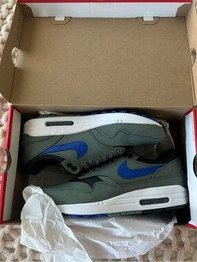 Nike Men’s Athletic Shoes clay and Royal Blue Air Max Style